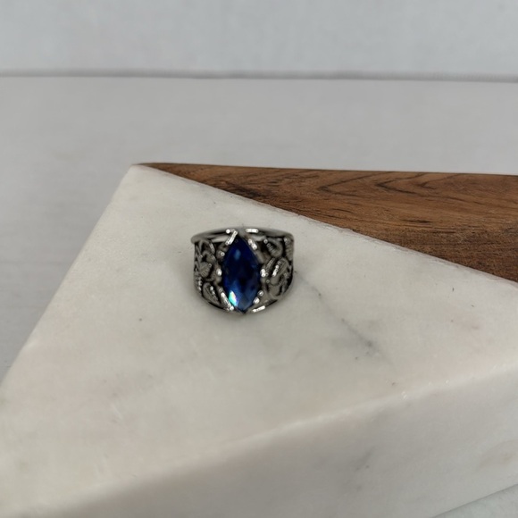 Vintage Silver Toned Ring with Blue Gemstone lot D14 - Picture 2 of 11